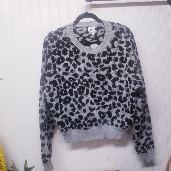 John + Jenn Sweaters - NWT John + Jenn Brown Gray Cheetah Print Sweater
